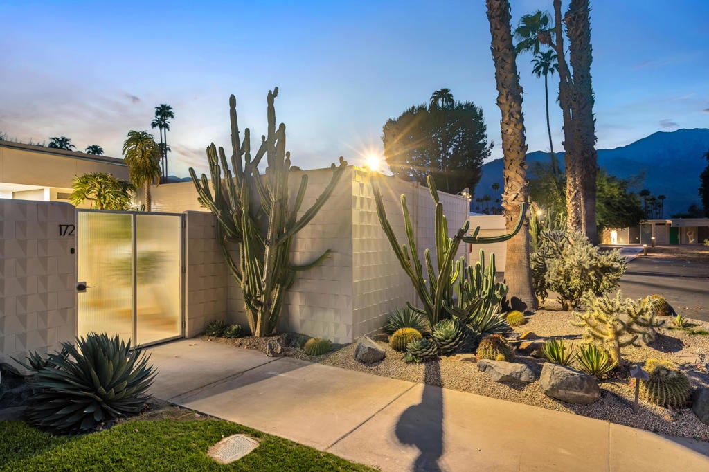 172 Desert Lakes Drive