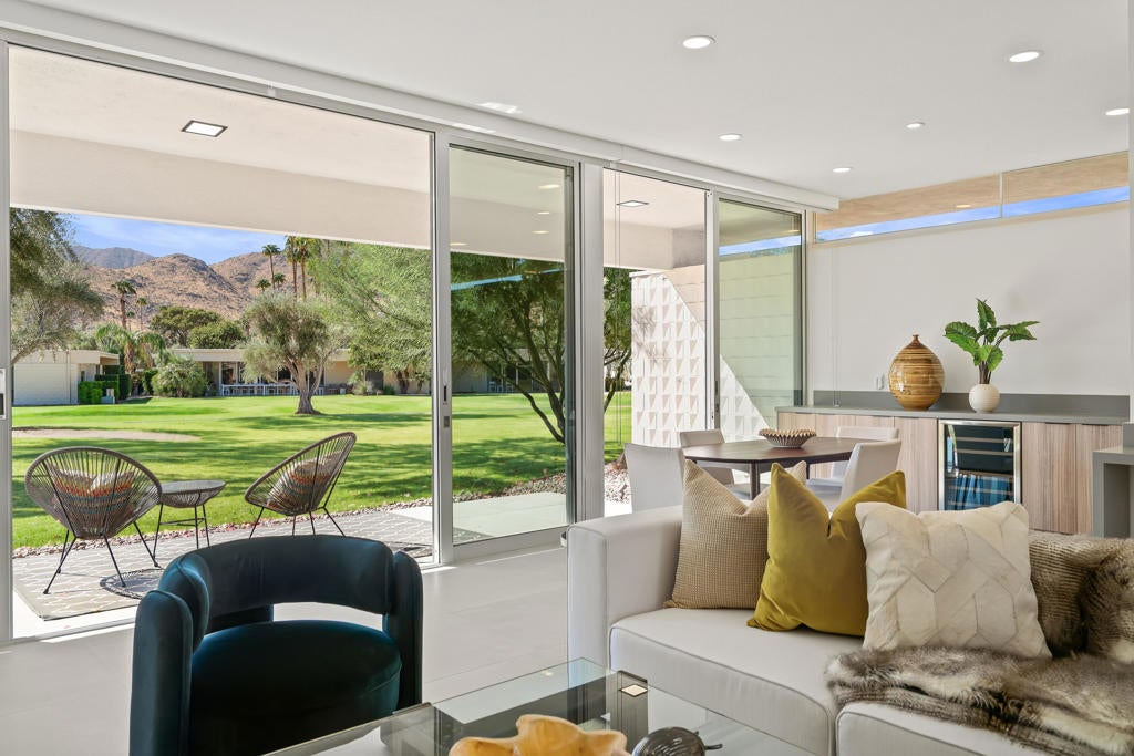 172 Desert Lakes Drive