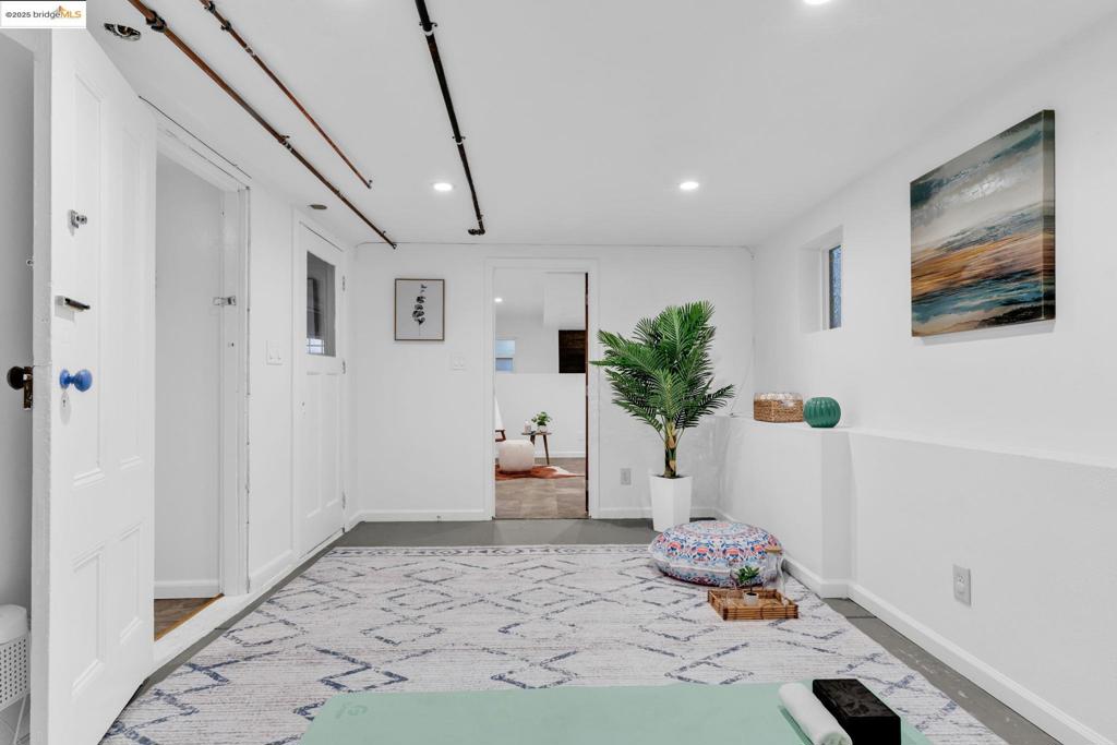 CLINTON - Residential