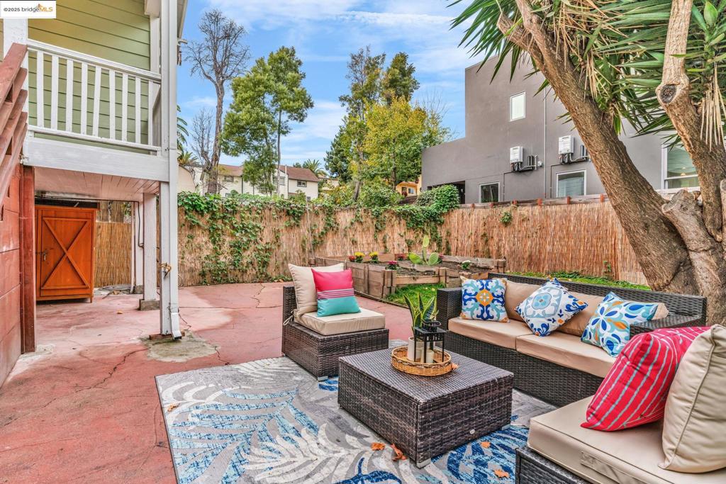 CLINTON - Residential