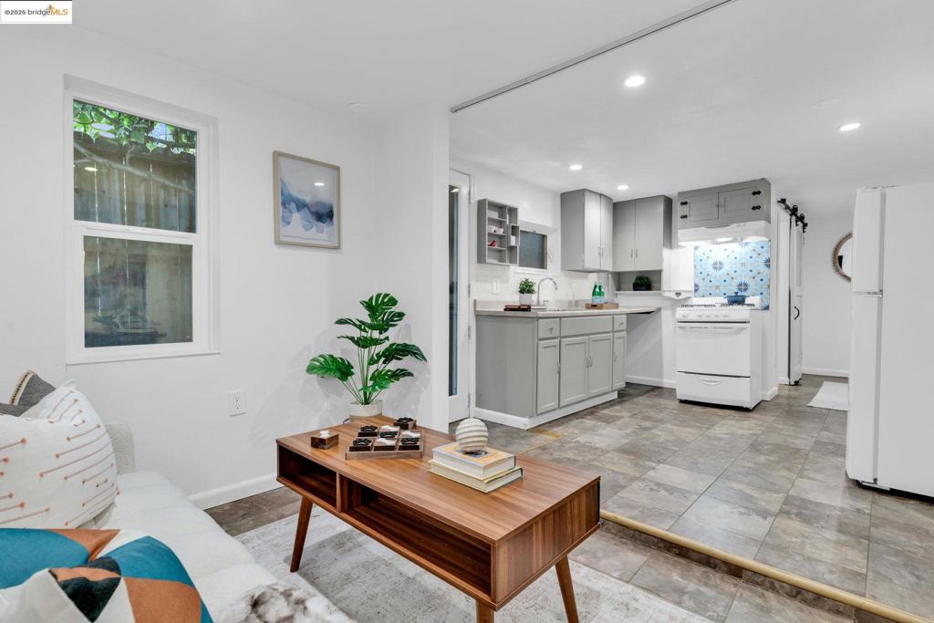 CLINTON - Residential