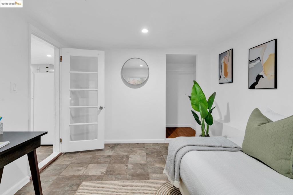 CLINTON - Residential