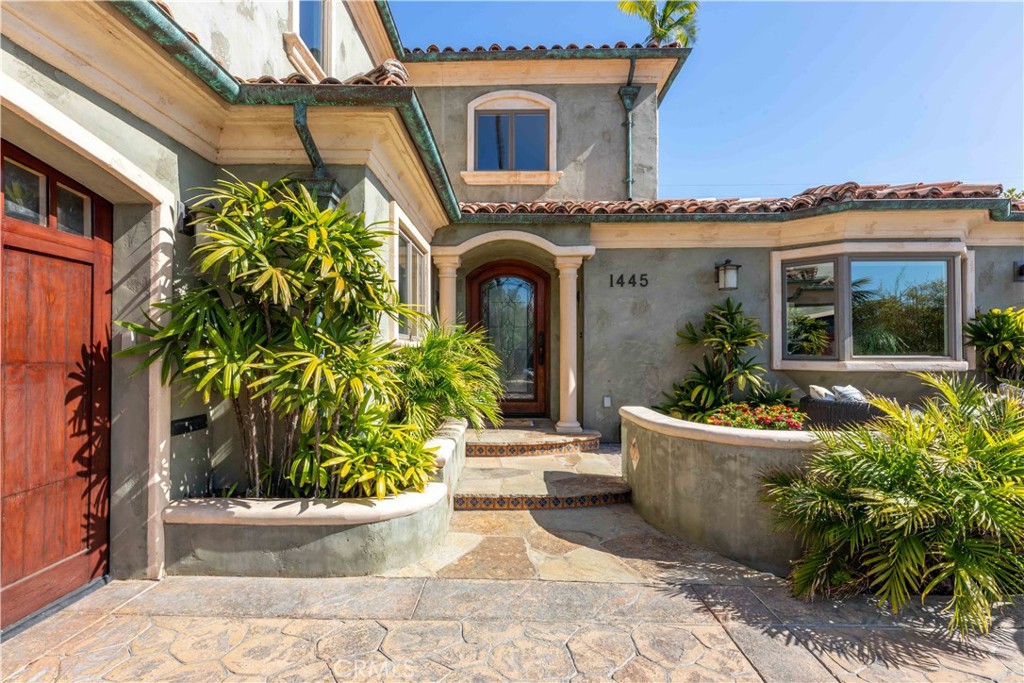 1445 Catalina