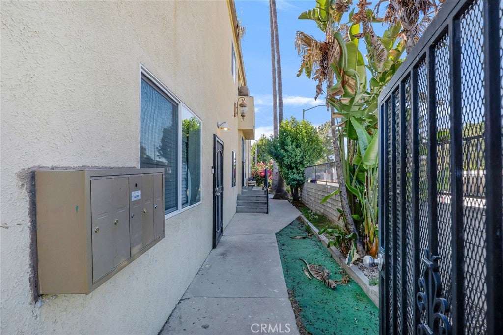 6512 Balboa Boulevard