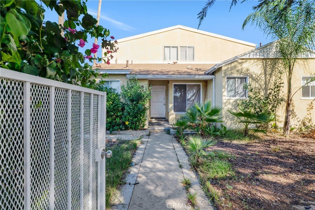 6512 Balboa Boulevard