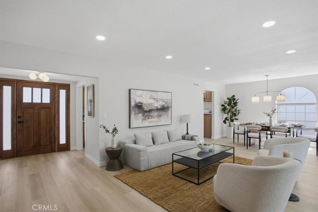 15852 Bryant Street, North Hills CA 91343