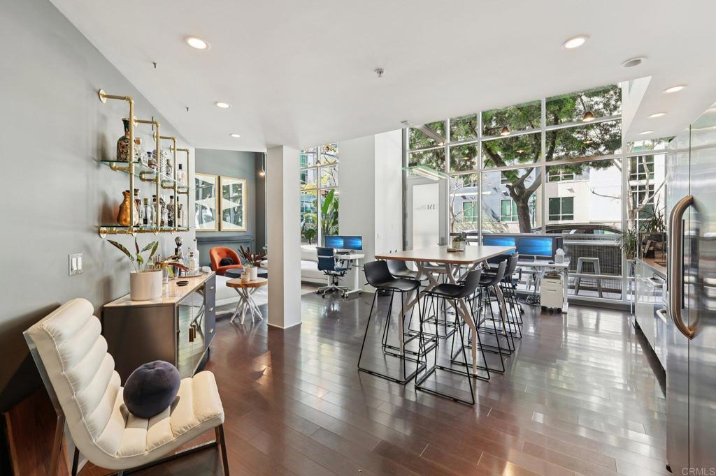 350 W Ash st Street W