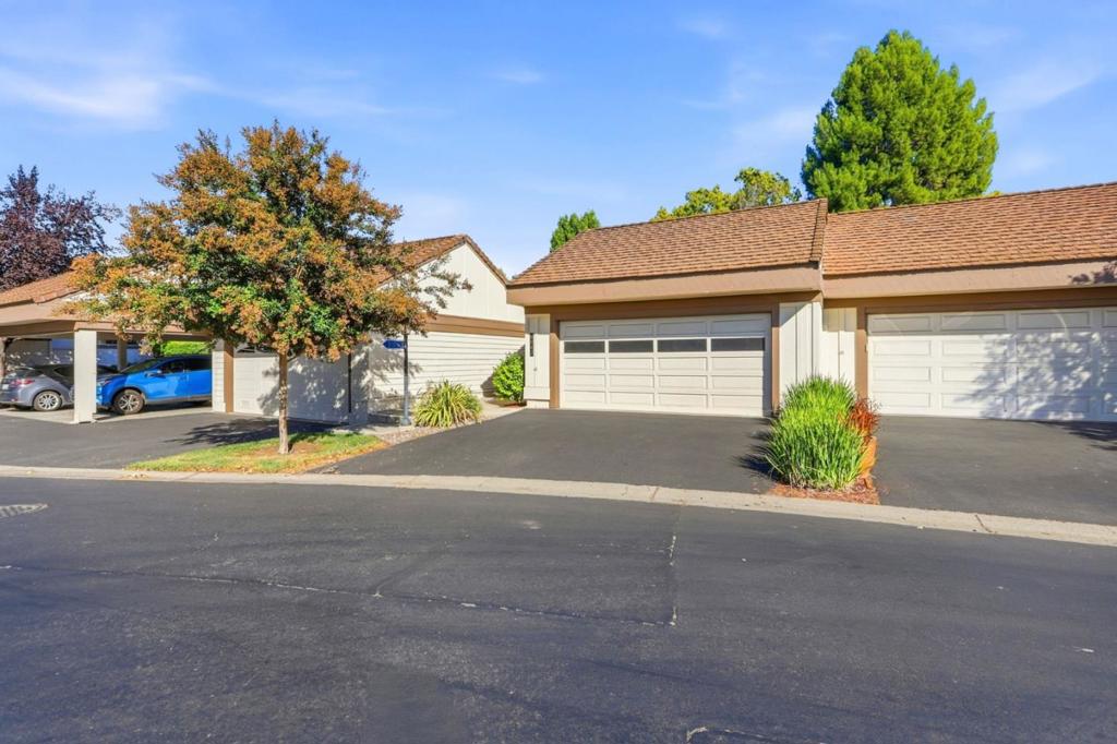 6082 Montgomery Court