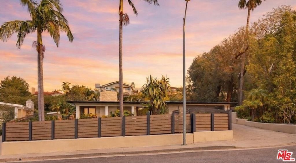 Photo of 1341 Charmel Place, Pacific Palisades, CA 90272 (MLS # 26658663)