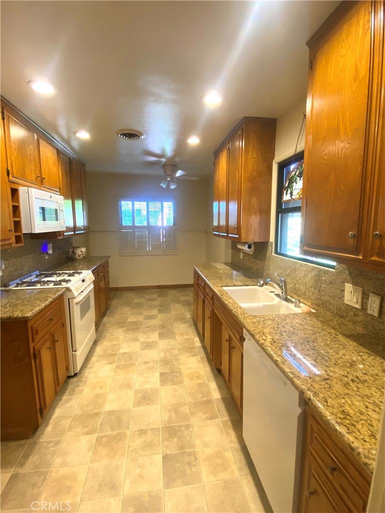 651 S Albertson