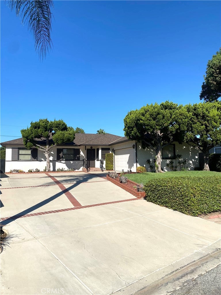 651 S Albertson
