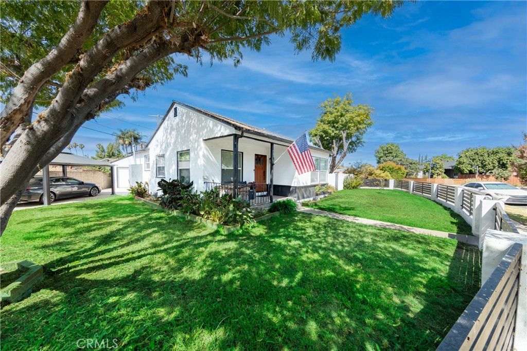 Photo of 7315 Ariel Ave, Reseda, CA 91335 (MLS # SR25241934)