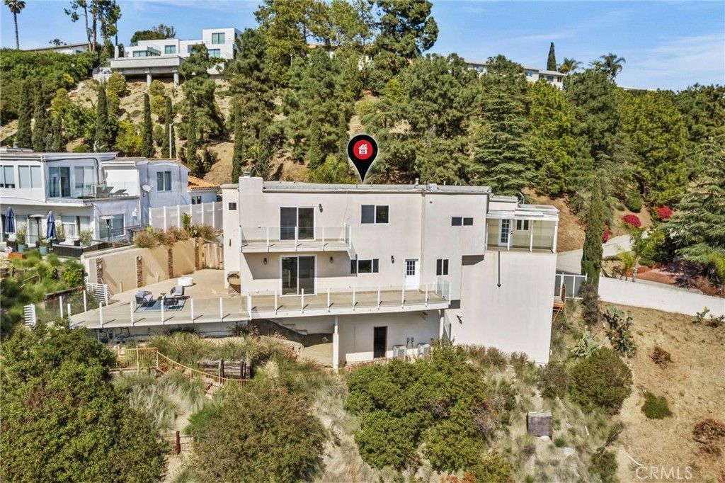 Photo of 2377 Mount Olympus Drive, Los Angeles, CA 90046 (MLS # TR25121511)