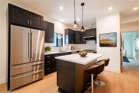 351 S Catalina Los Angeles CA 90020