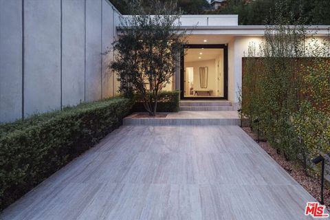 Photo of 1820 Rising Glen Road, Los Angeles, CA 90069 (MLS # 25631733)