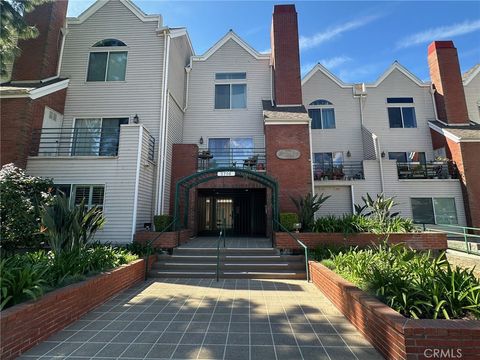 Photo of 2706 Honolulu Avenue #111, Montrose, CA 91020 (MLS # GD26097732)