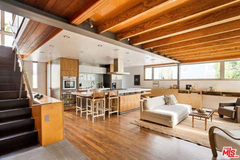 Photo of 724 Superba Avenue, Los Angeles, CA 90291 (MLS # 26871691)