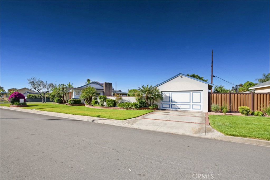7228 Bairnsdale Street
