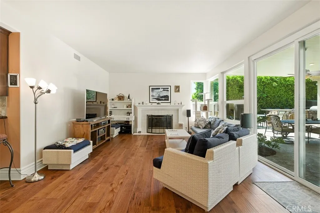 Upland, California 91784, United States, 4 Bedrooms Bedrooms, ,4 BathroomsBathrooms,Residential,Pending,166036