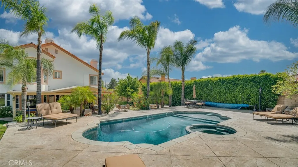 Upland, California 91784, United States, 4 Bedrooms Bedrooms, ,4 BathroomsBathrooms,Residential,Pending,166036