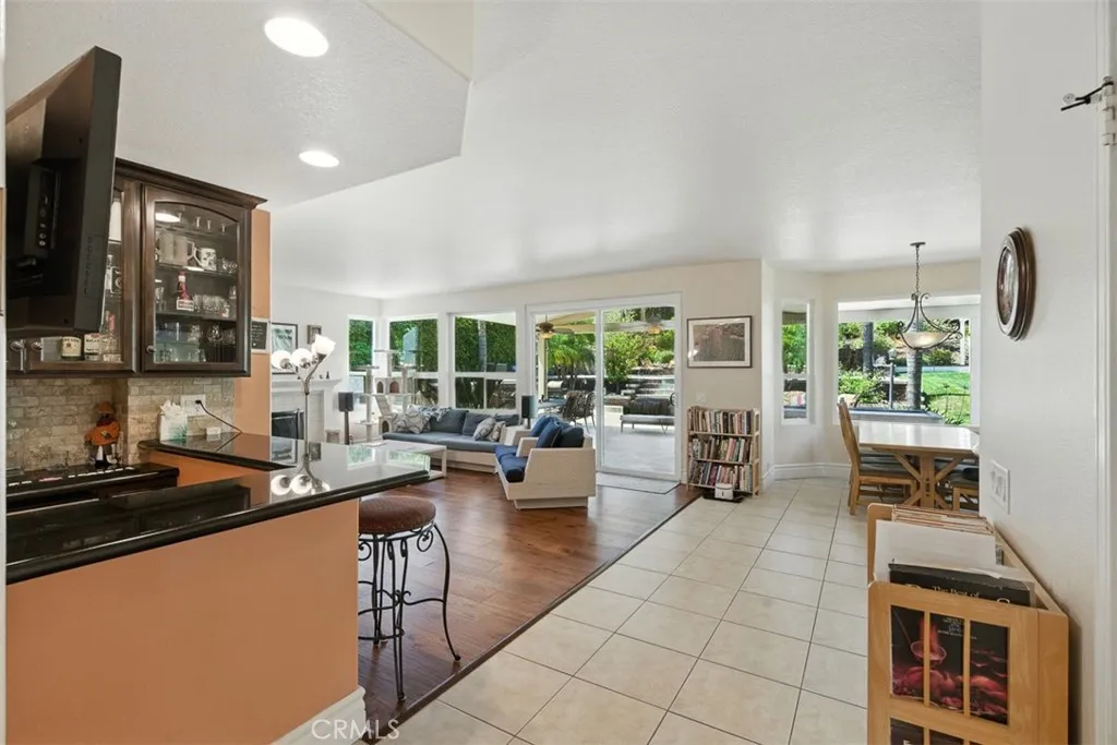 Upland, California 91784, United States, 4 Bedrooms Bedrooms, ,4 BathroomsBathrooms,Residential,Pending,166036