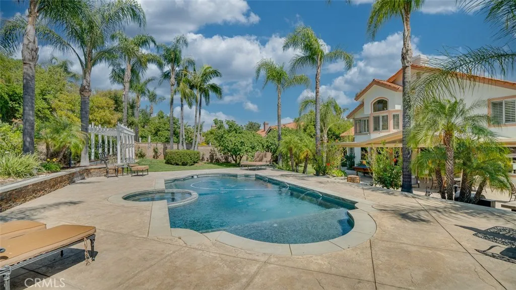 Upland, California 91784, United States, 4 Bedrooms Bedrooms, ,4 BathroomsBathrooms,Residential,Pending,166036