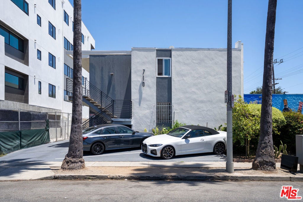 710 N Hudson Avenue