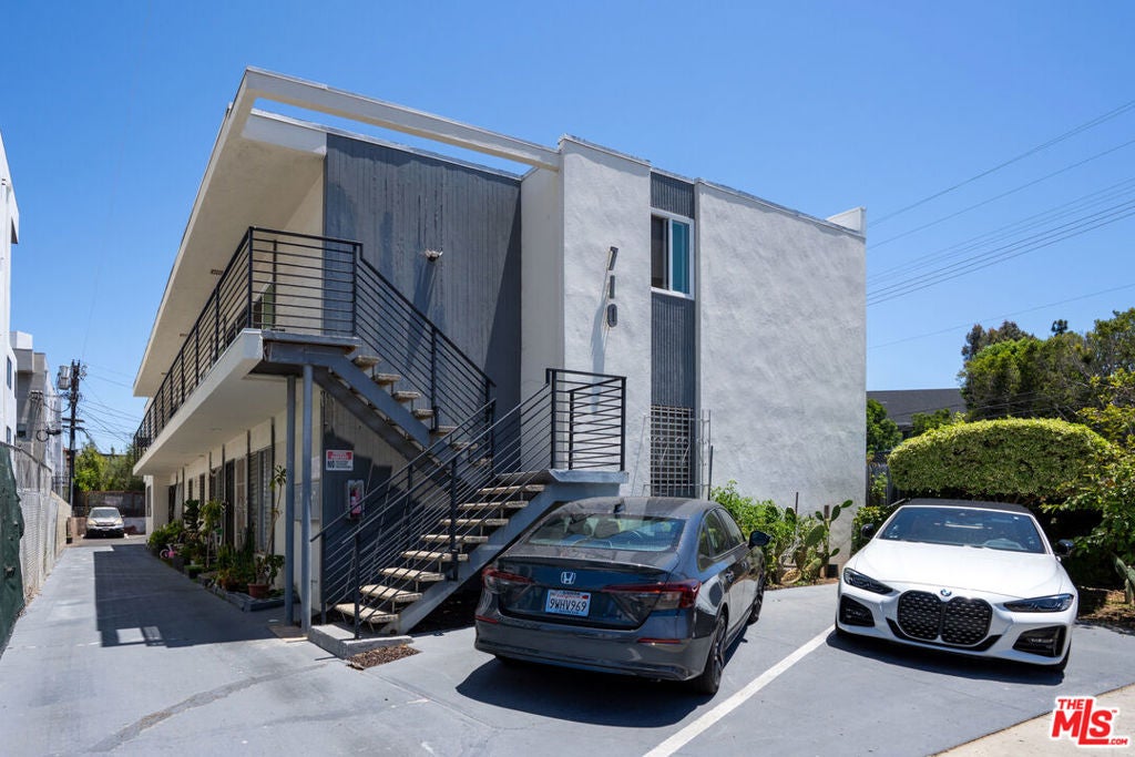 710 N Hudson Avenue
