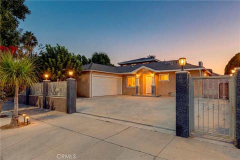 Photo of 8012 Hesperia AVE, Reseda, CA 91335 (MLS # SR26163743)