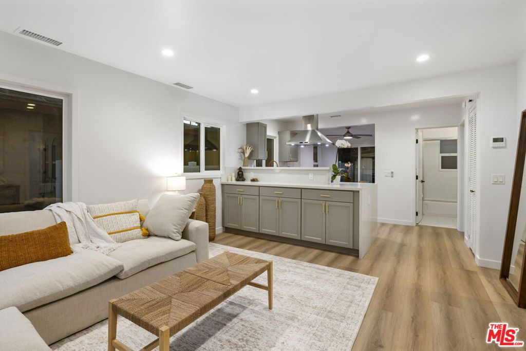 Properties 1 2659 Thorpe Avenue