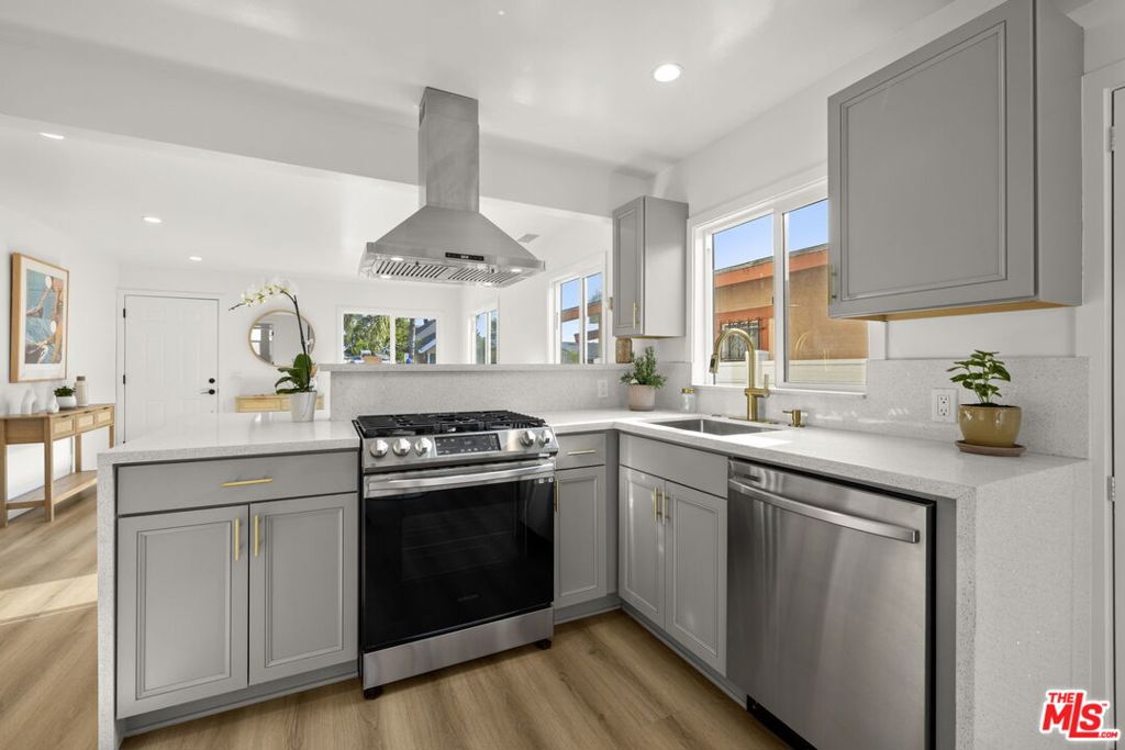 Properties 3 2659 Thorpe Avenue