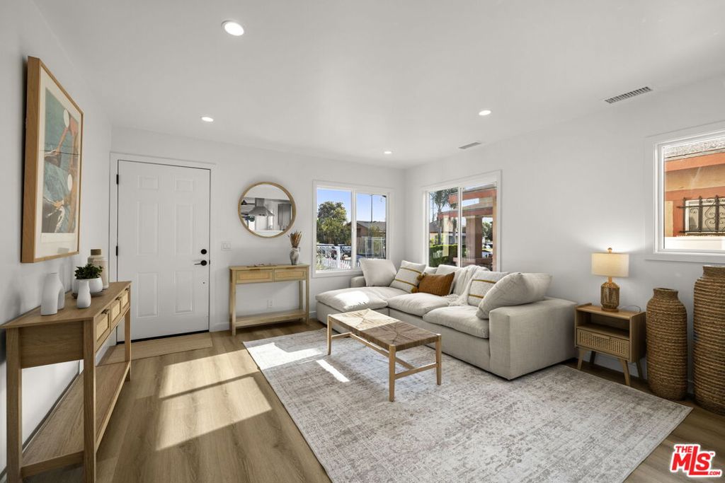 Properties 2 2659 Thorpe Avenue