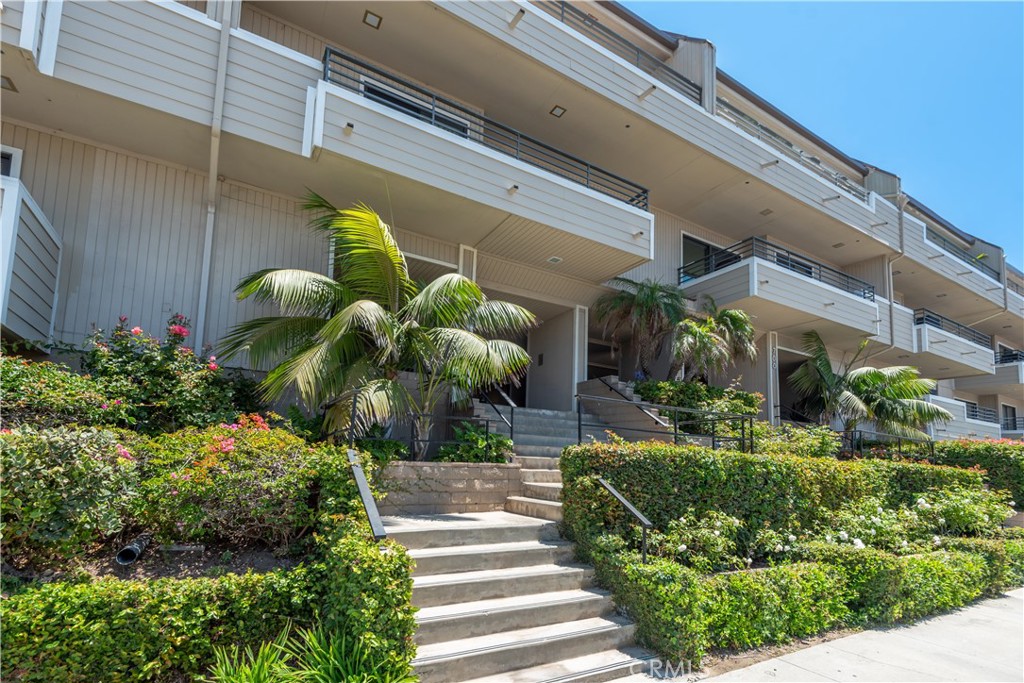 700 Esplanade 2