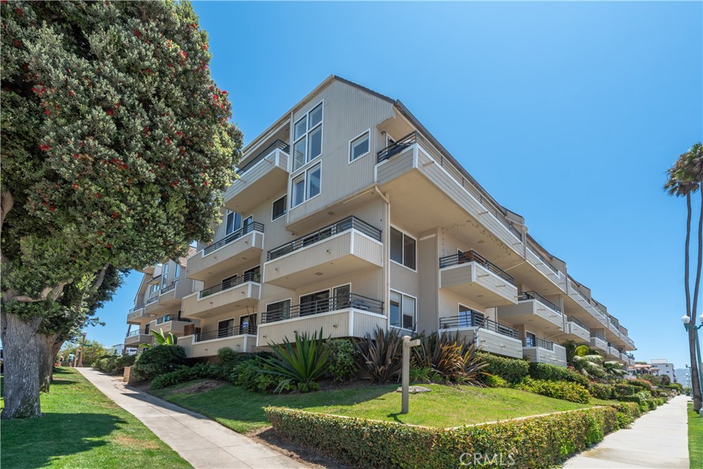 700 Esplanade 2