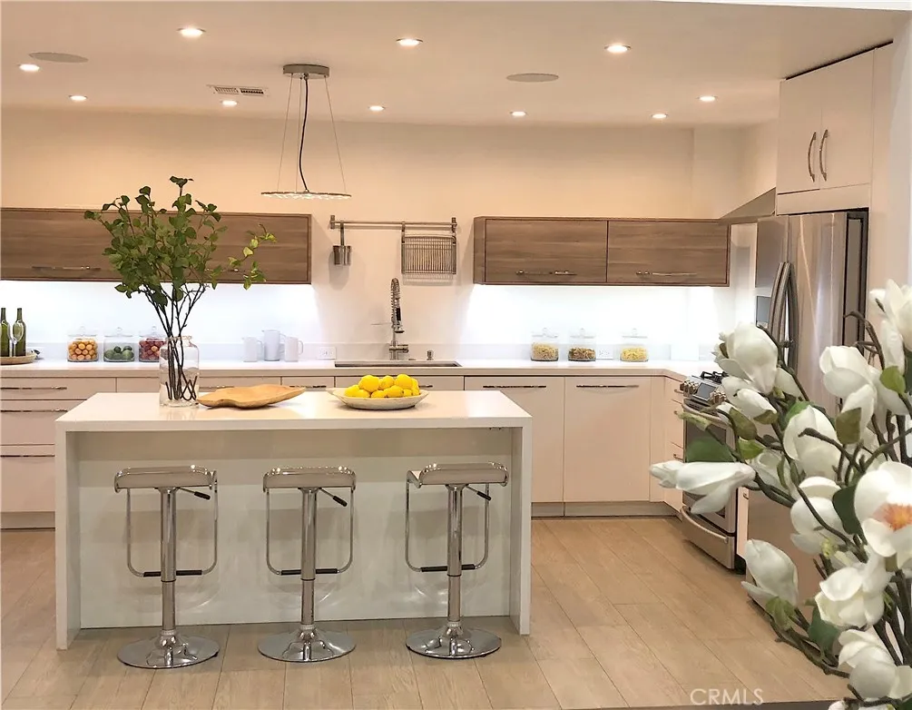 Valley Village, California 91607, United States, 4 Bedrooms Bedrooms, ,3 BathroomsBathrooms,Residential,Active,235950