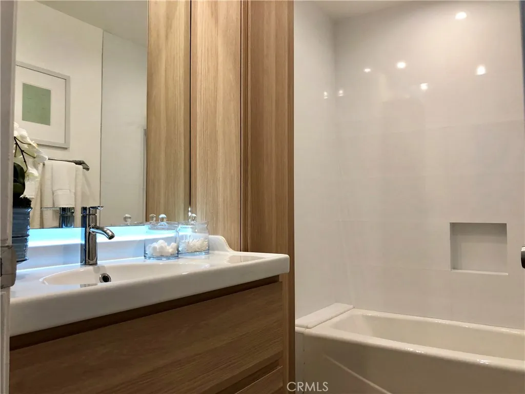 Valley Village, California 91607, United States, 4 Bedrooms Bedrooms, ,3 BathroomsBathrooms,Residential,Active,235950