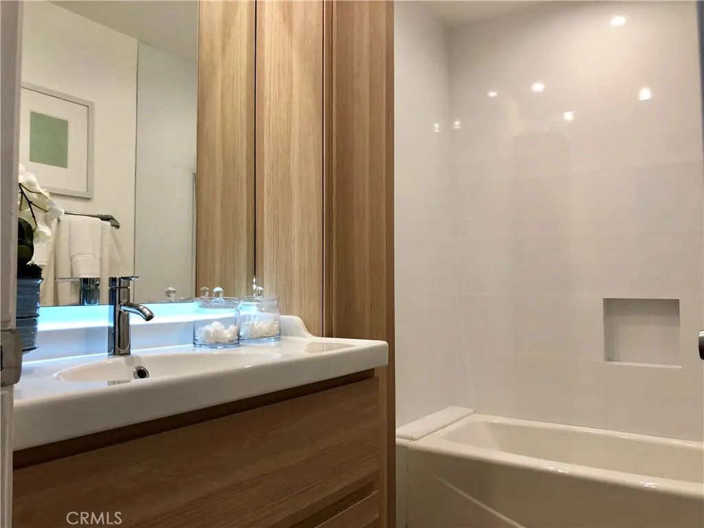 Valley Village, California 91607, United States, 4 Bedrooms Bedrooms, ,3 BathroomsBathrooms,Residential,Active,235950