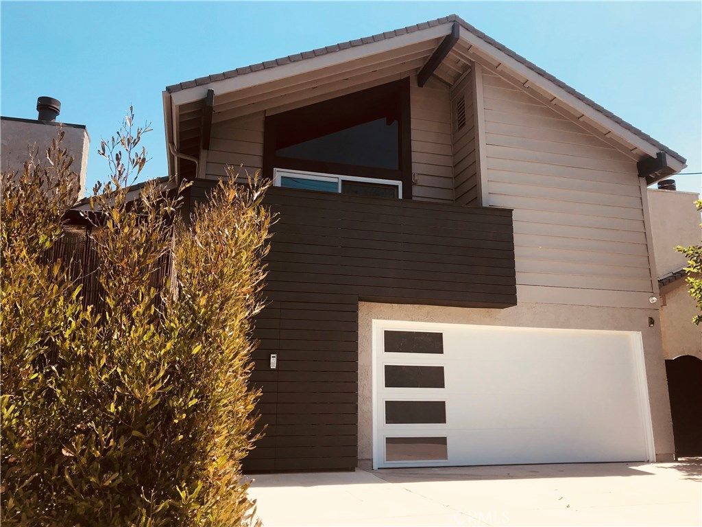 Photo of 5714 Vantage Avenue, Valley Village, CA 91607 (MLS # SR25250720)