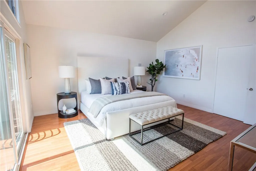 Valley Village, California 91607, United States, 4 Bedrooms Bedrooms, ,3 BathroomsBathrooms,Residential,Active,235950