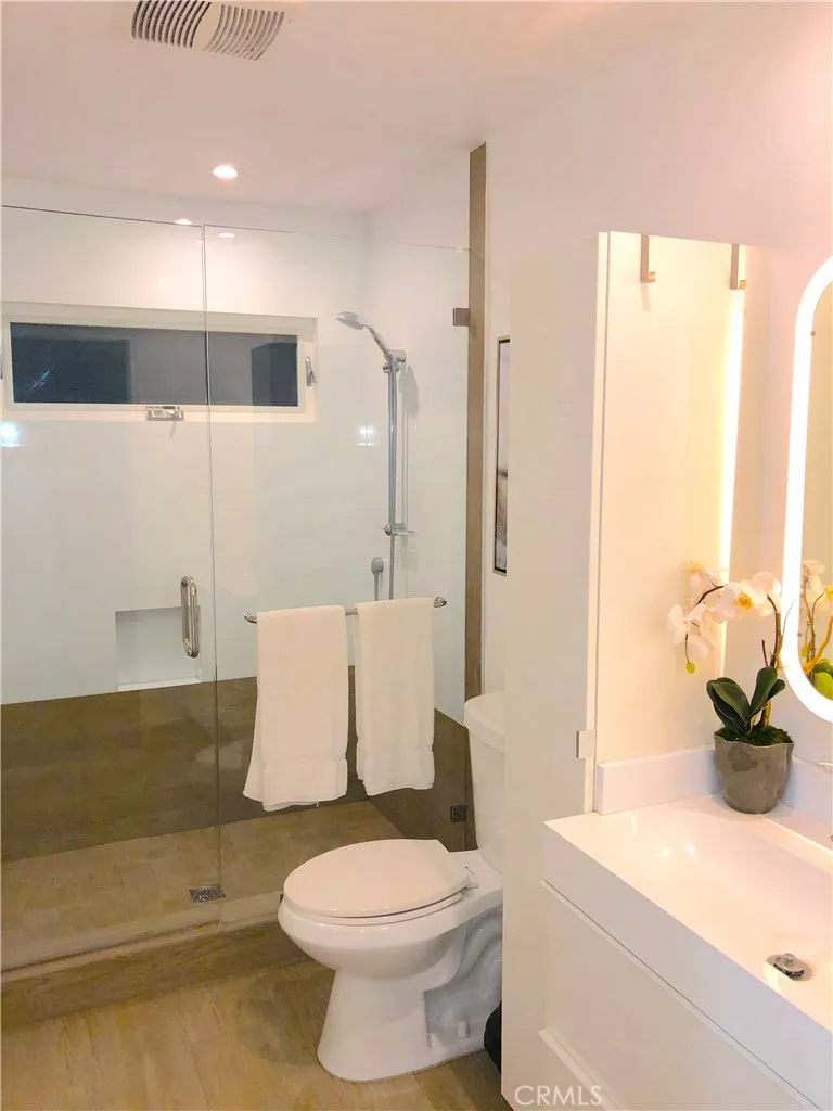 Valley Village, California 91607, United States, 4 Bedrooms Bedrooms, ,3 BathroomsBathrooms,Residential,Active,235950