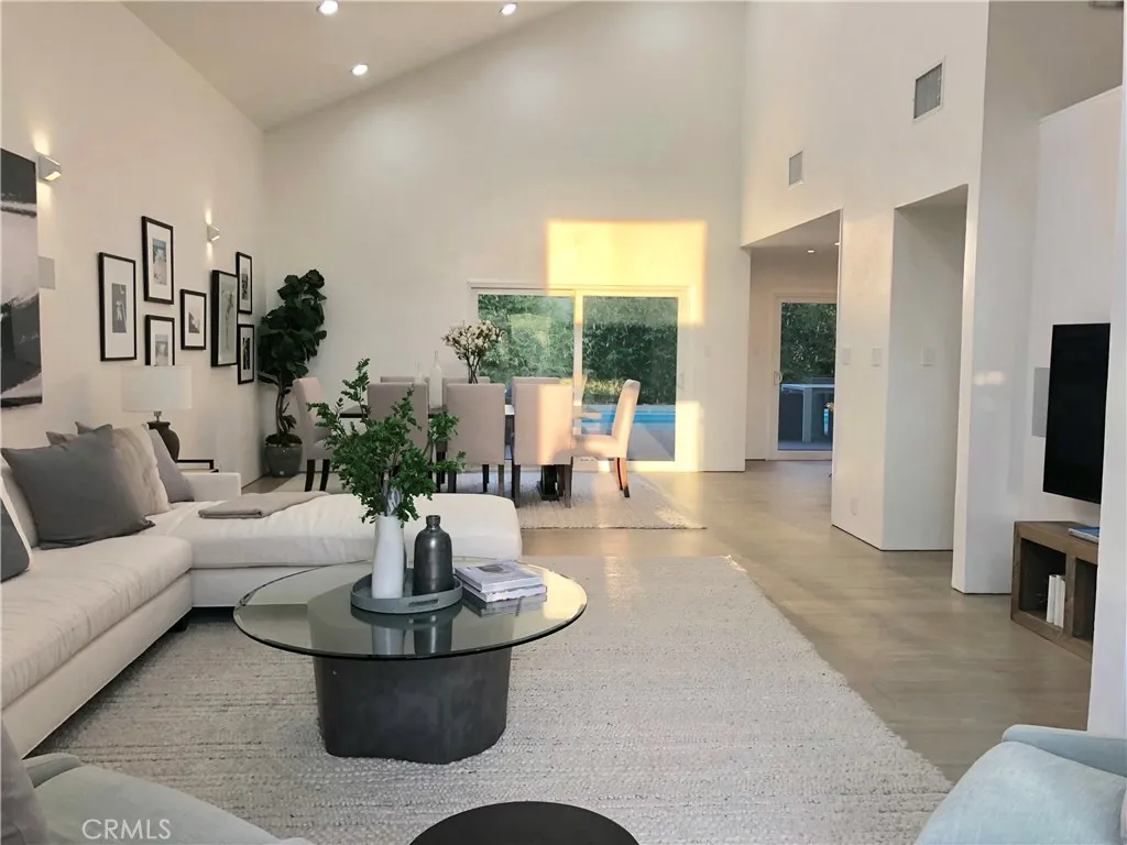 Valley Village, California 91607, United States, 4 Bedrooms Bedrooms, ,3 BathroomsBathrooms,Residential,Active,235950