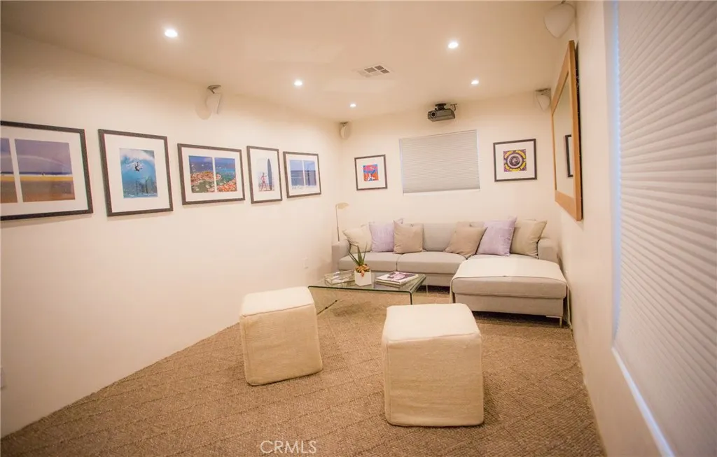 Valley Village, California 91607, United States, 4 Bedrooms Bedrooms, ,3 BathroomsBathrooms,Residential,Active,235950