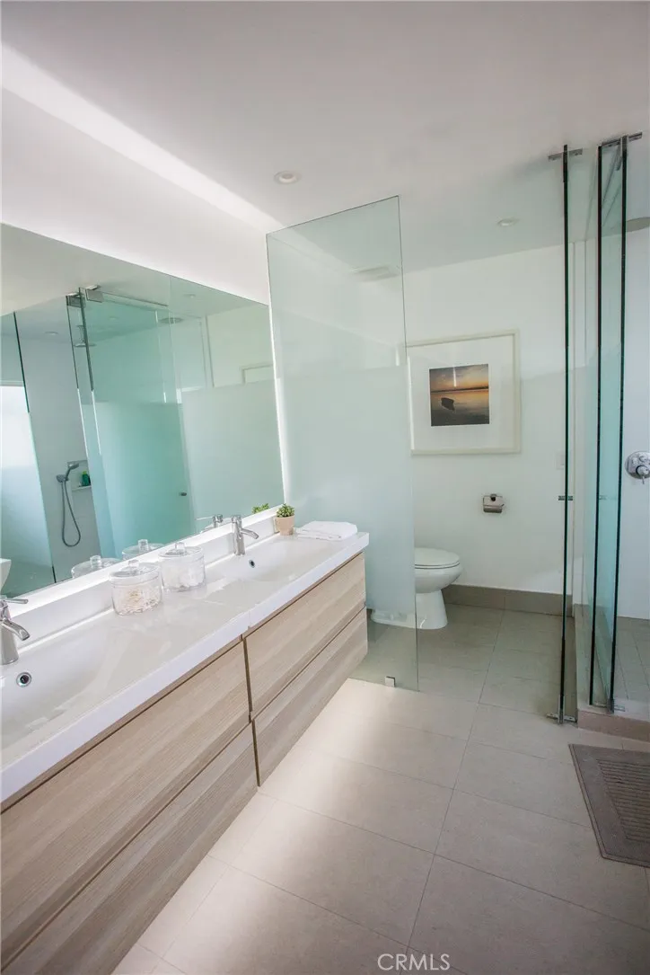 Valley Village, California 91607, United States, 4 Bedrooms Bedrooms, ,3 BathroomsBathrooms,Residential,Active,235950