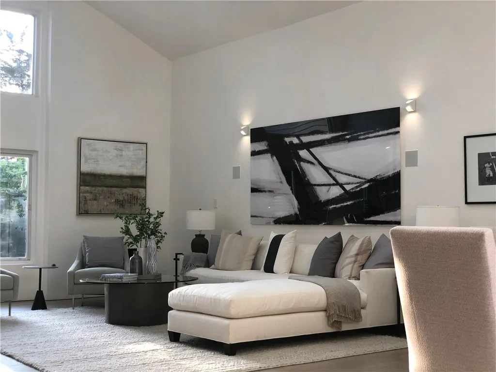 Valley Village, California 91607, United States, 4 Bedrooms Bedrooms, ,3 BathroomsBathrooms,Residential,Active,235950