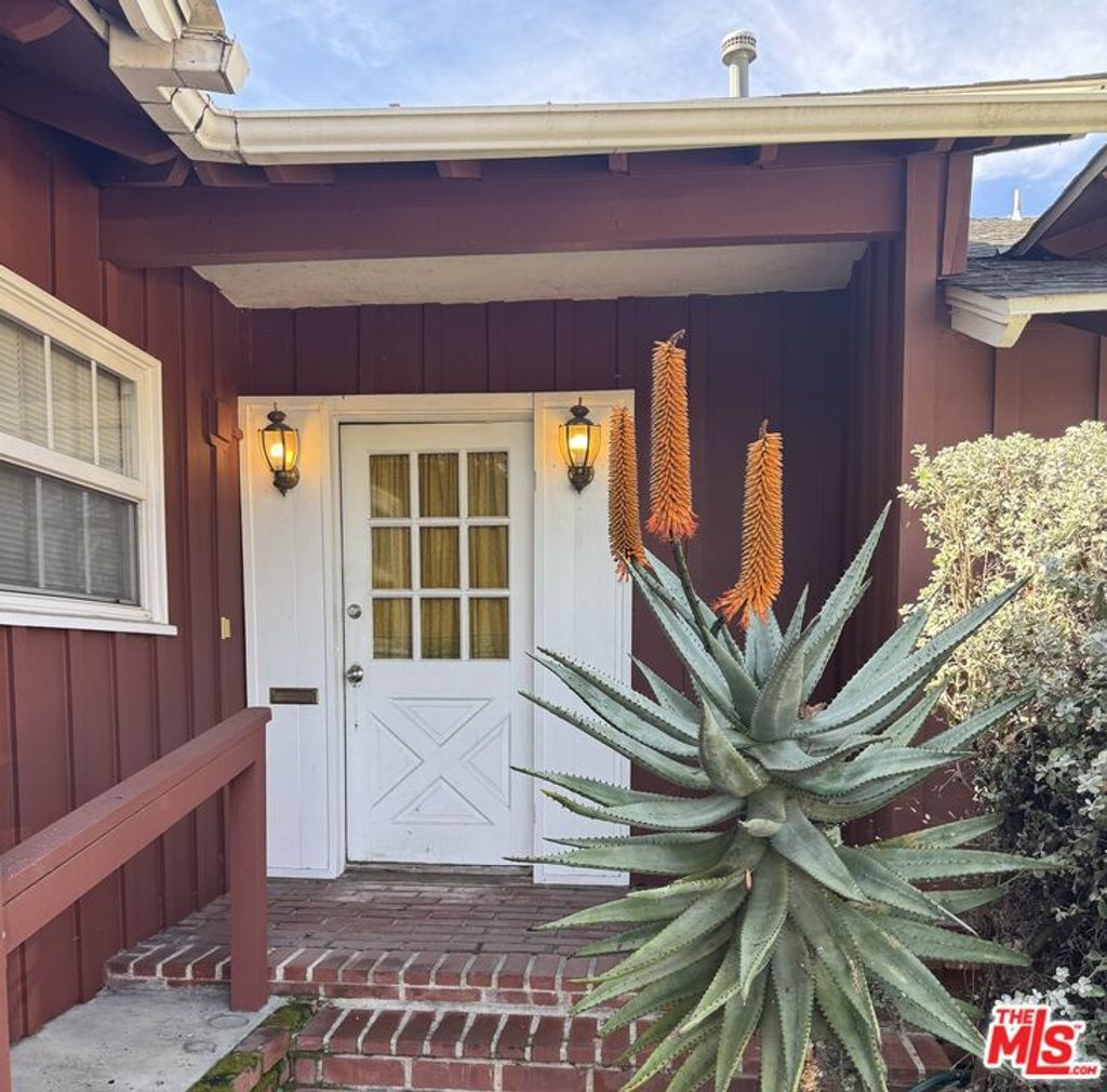 Photo of 6053 Atoll Avenue, Valley Glen, CA 91401 (MLS # 26661591)