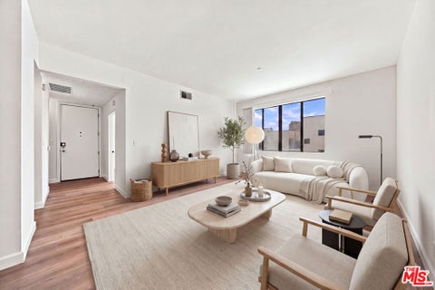 Photo of 533 S St Andrews Place #404, Los Angeles, CA 90020 (MLS # 26944229)