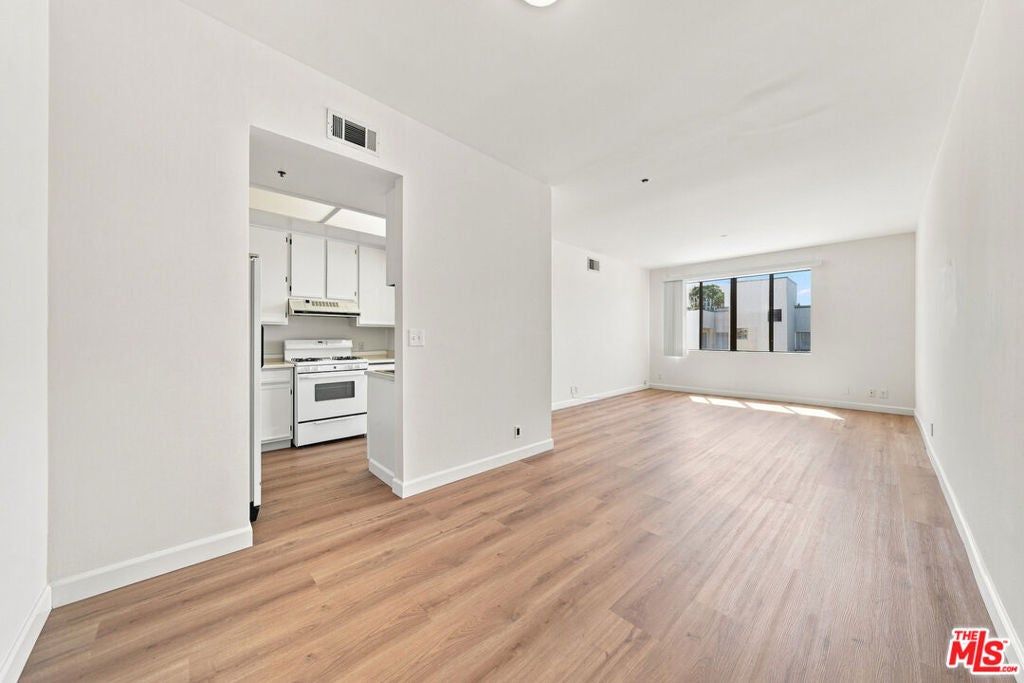 533 S St Andrews Place 404