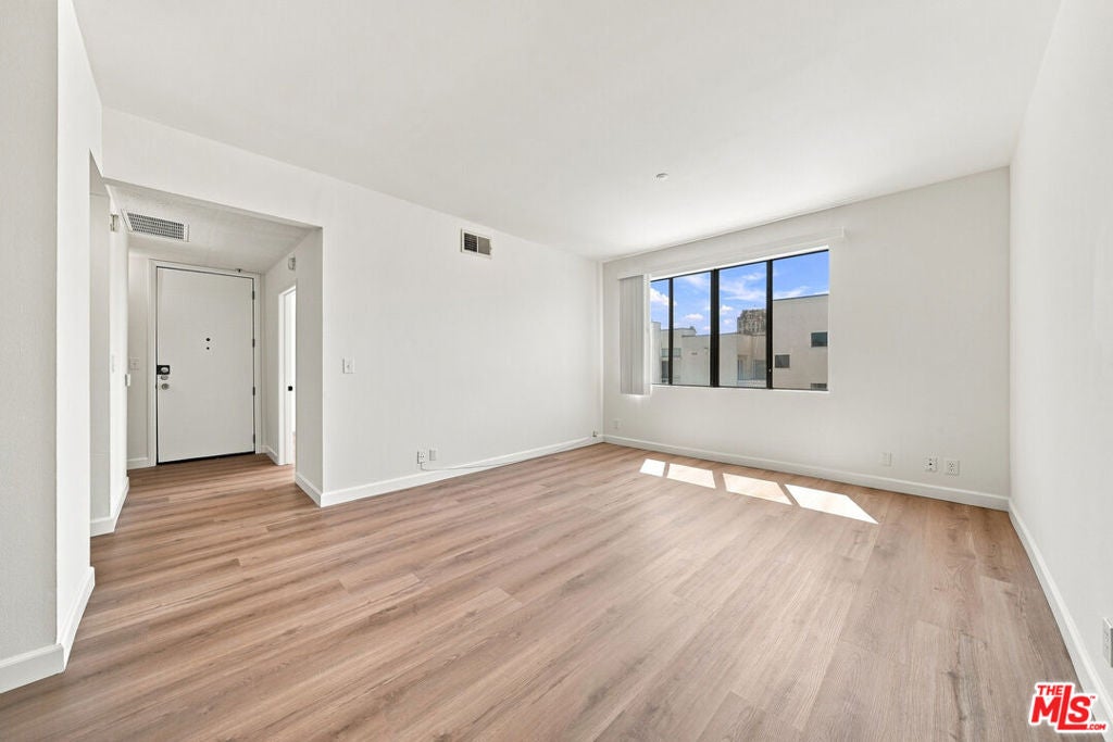 533 S St Andrews Place 404, Los Angeles CA 90020