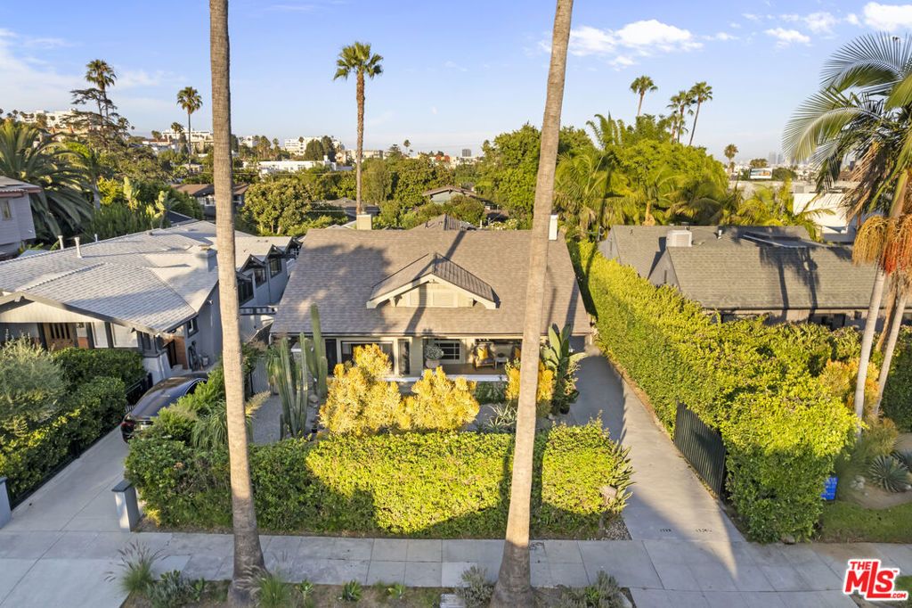 Photo of 1528 N Curson Avenue, Los Angeles, CA 90046 (MLS # 25584573)