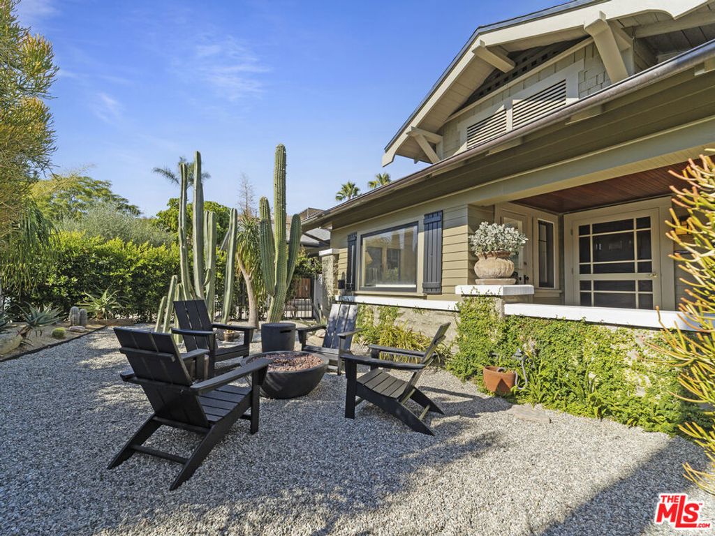 Photo of 1528 N Curson Avenue, Los Angeles, CA 90046 (MLS # 25584573)